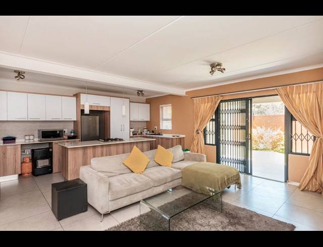 3 BEDROOM APARTMENT FOR SALE IN GREENSTONE HILL